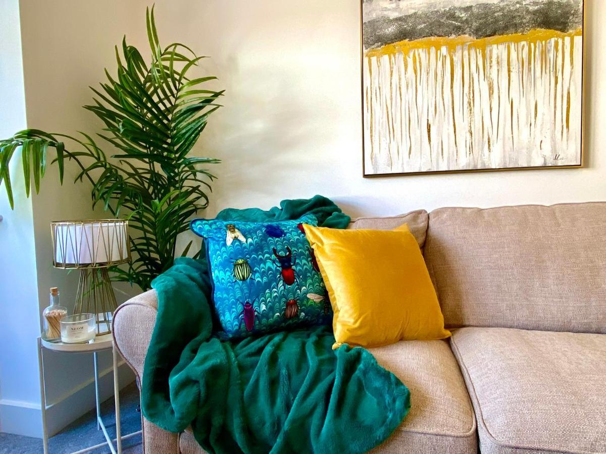 2 Min Walk To The Best Beach! Stunning Newly Refurbished Stylish 2 Bedroom Apartment! - Great Location - Free Parking - Fast Wifi - Smart Tv - Sleeps Up To 4! Close To Bournemouth & Poole Town Centre & Sandbanks Extérieur photo