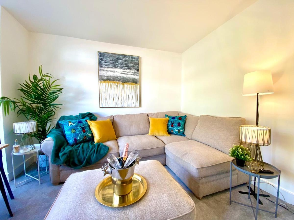 2 Min Walk To The Best Beach! Stunning Newly Refurbished Stylish 2 Bedroom Apartment! - Great Location - Free Parking - Fast Wifi - Smart Tv - Sleeps Up To 4! Close To Bournemouth & Poole Town Centre & Sandbanks Extérieur photo