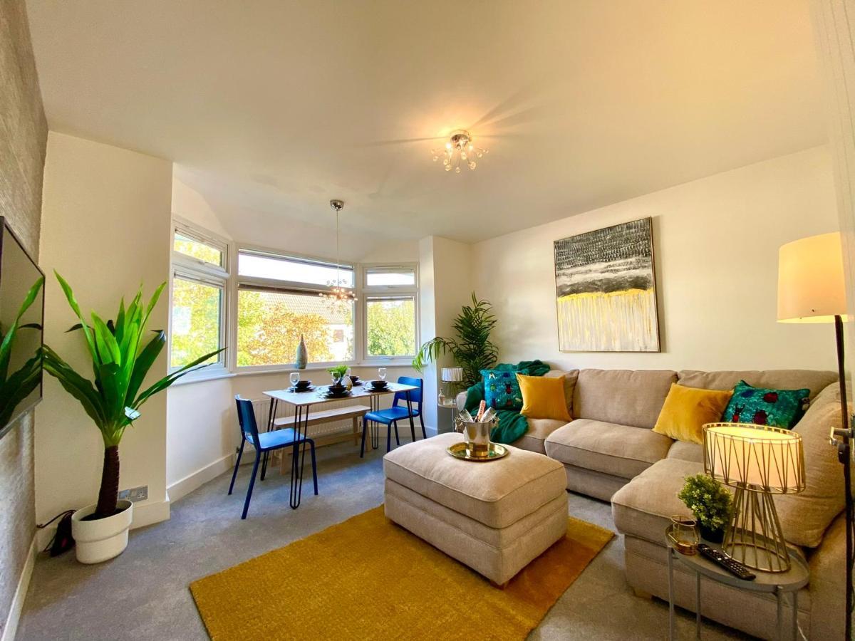 2 Min Walk To The Best Beach! Stunning Newly Refurbished Stylish 2 Bedroom Apartment! - Great Location - Free Parking - Fast Wifi - Smart Tv - Sleeps Up To 4! Close To Bournemouth & Poole Town Centre & Sandbanks Extérieur photo