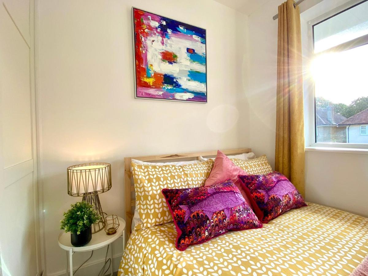 2 Min Walk To The Best Beach! Stunning Newly Refurbished Stylish 2 Bedroom Apartment! - Great Location - Free Parking - Fast Wifi - Smart Tv - Sleeps Up To 4! Close To Bournemouth & Poole Town Centre & Sandbanks Extérieur photo